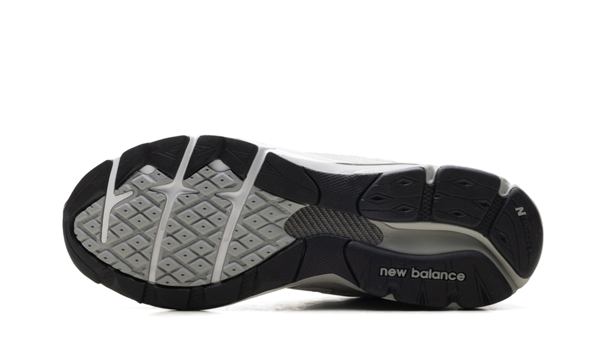 990v3 x Kith "Hallow" U990KT3