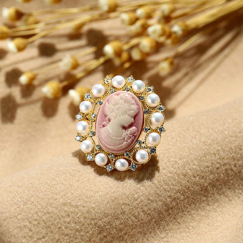 Embossed Beauty Pearl Brooch