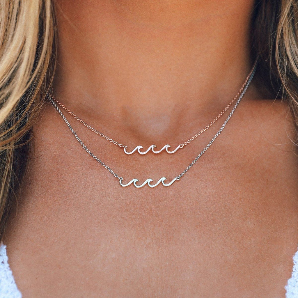 DELICATE WAVE NECKLACE