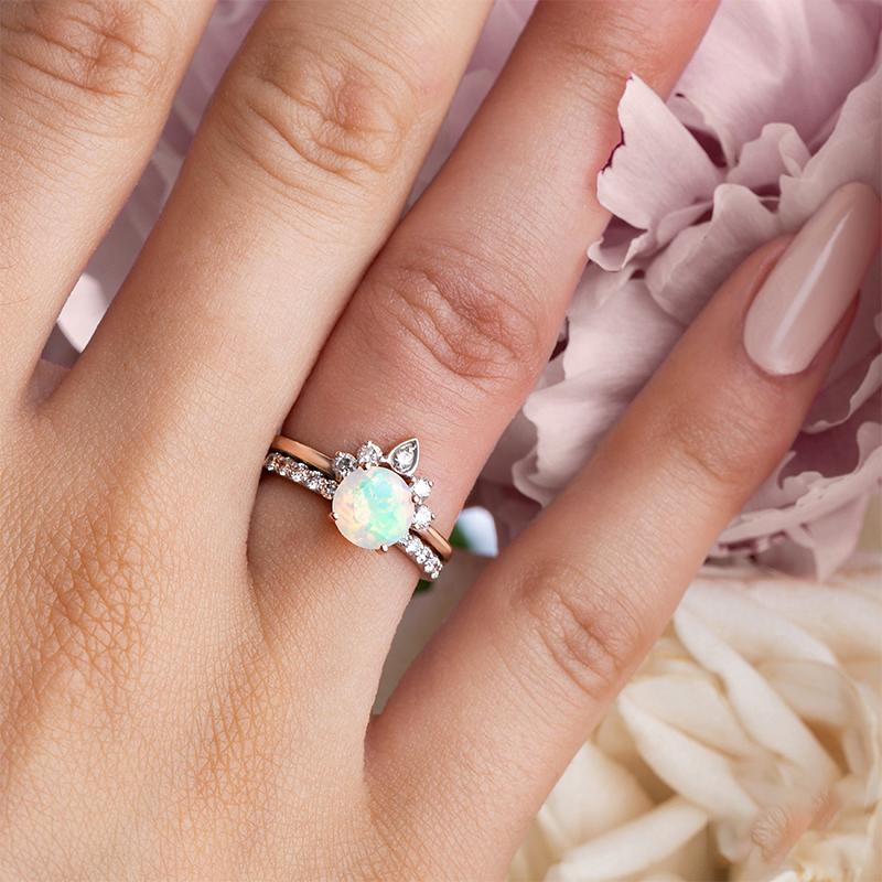 Round Shaped Engagement Ring