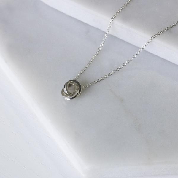 Interlocking Circle Necklace
