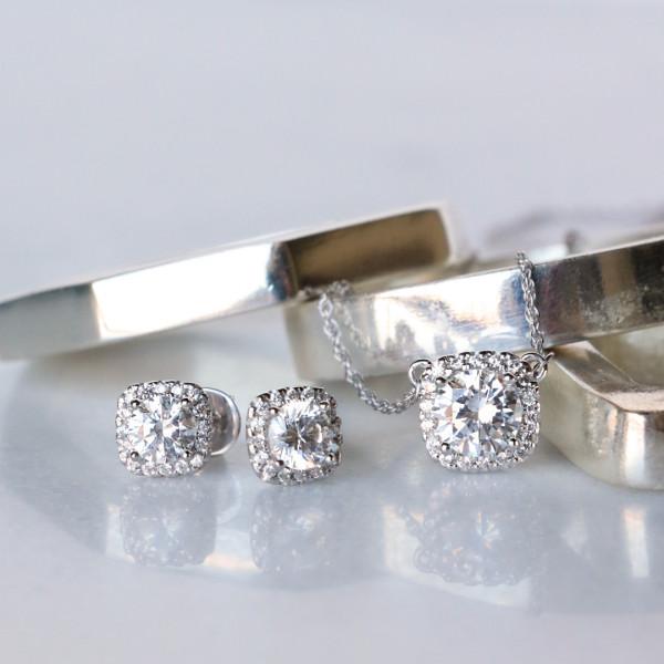 Round Brilliant Cut Diamond Necklace