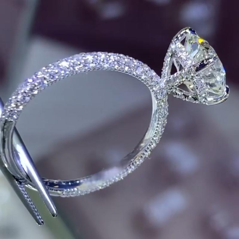 Round Cut Style CVD Diamond ring