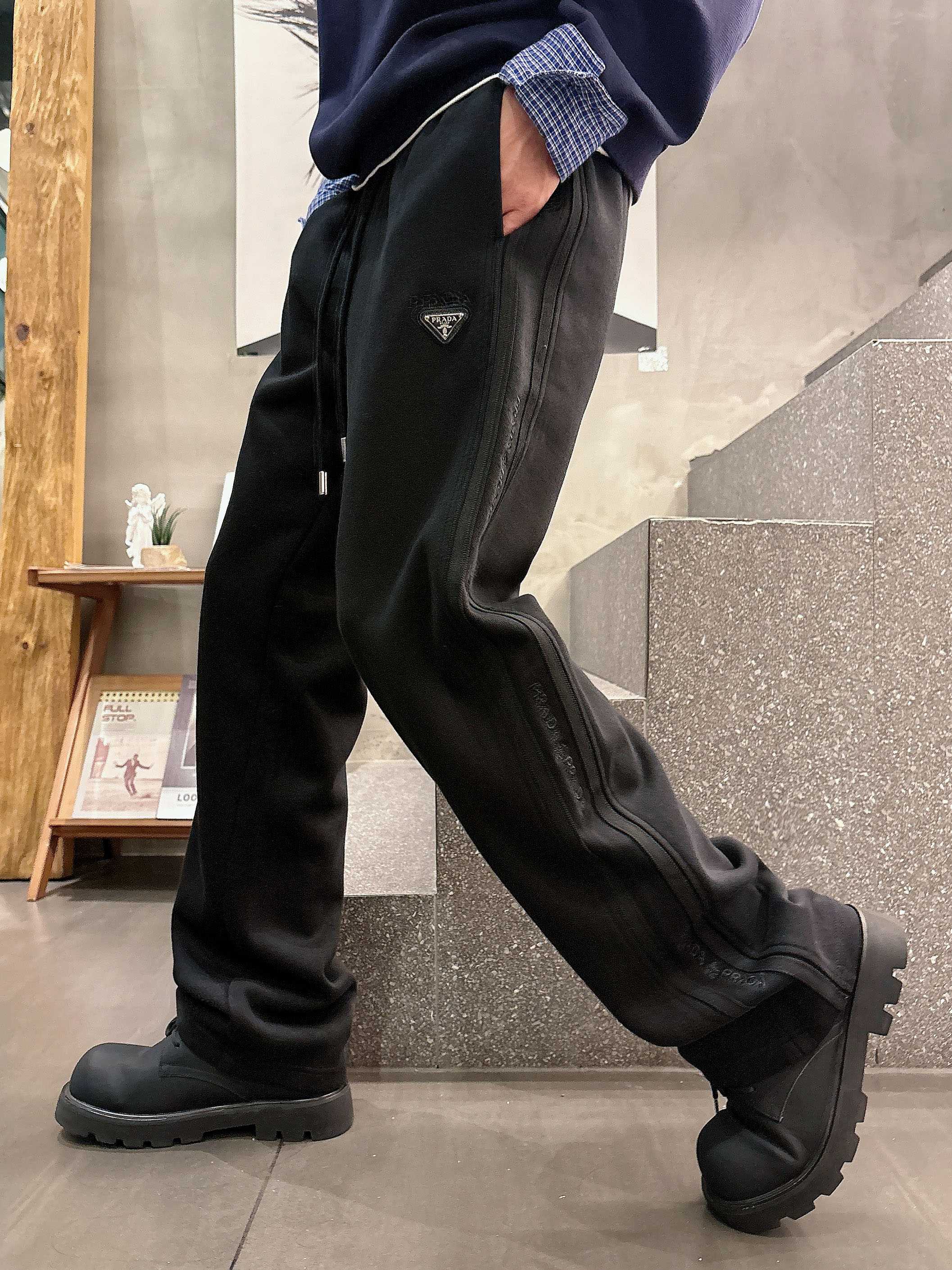 Prada Classic Logo Casual Pants – 2025FW