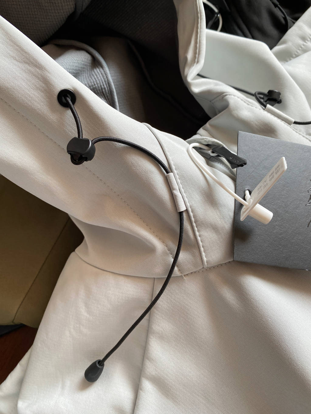 Arc'teryx Isogon Hooded Softshell Jacket