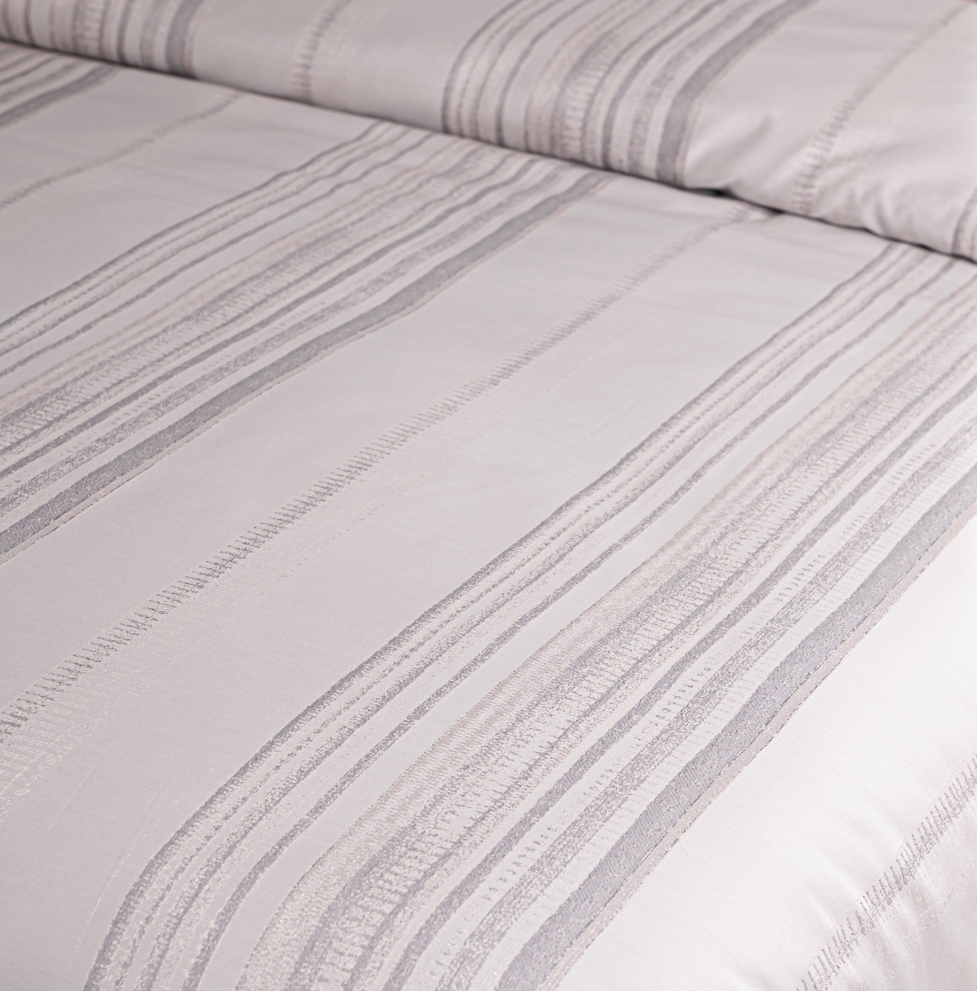 Hotel Grand Pima Cotton & Silk Jacquard Four-Piece Bedding Set