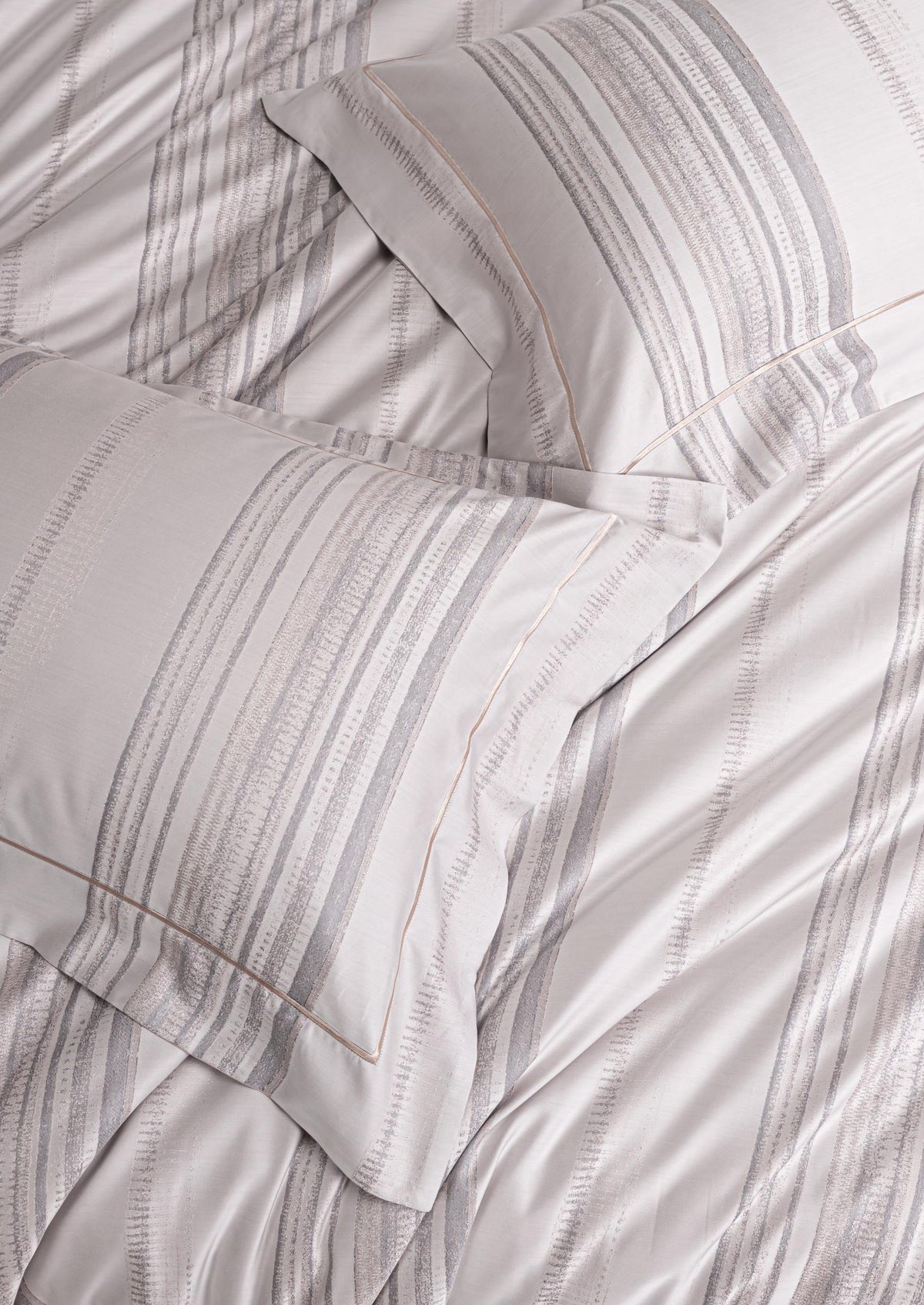 Hotel Grand Pima Cotton & Silk Jacquard Four-Piece Bedding Set