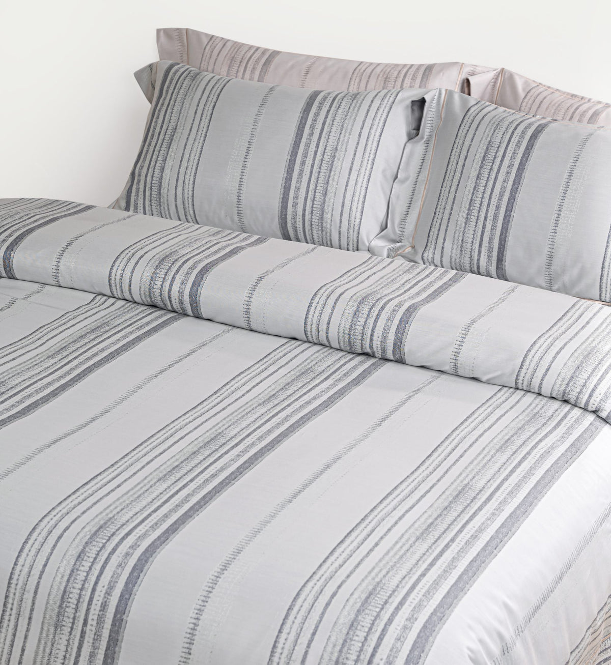 Hotel Grand Pima Cotton & Silk Jacquard Four-Piece Bedding Set