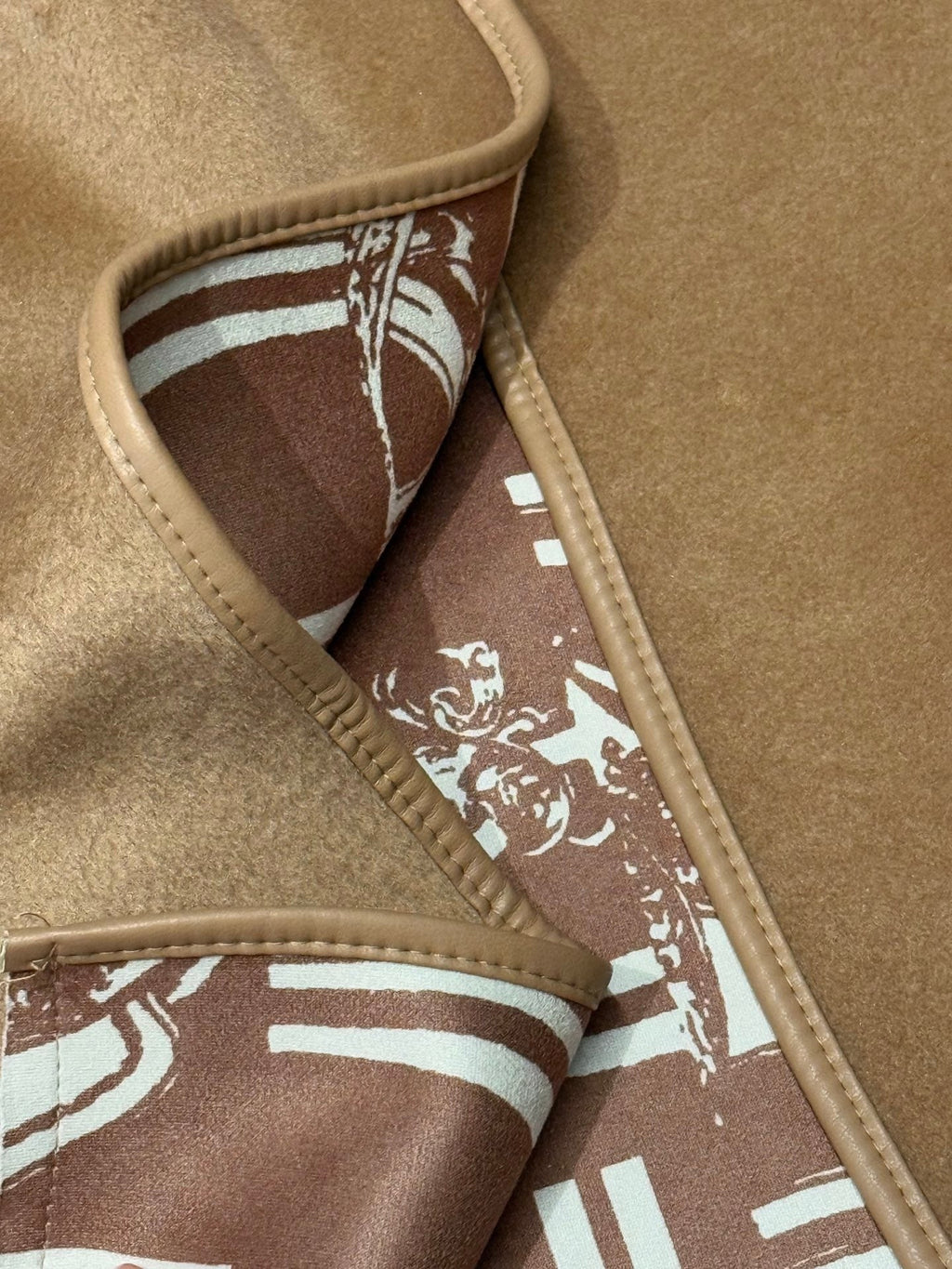 Hermès Old Money Detachable Faux Fur Sleeve Coat