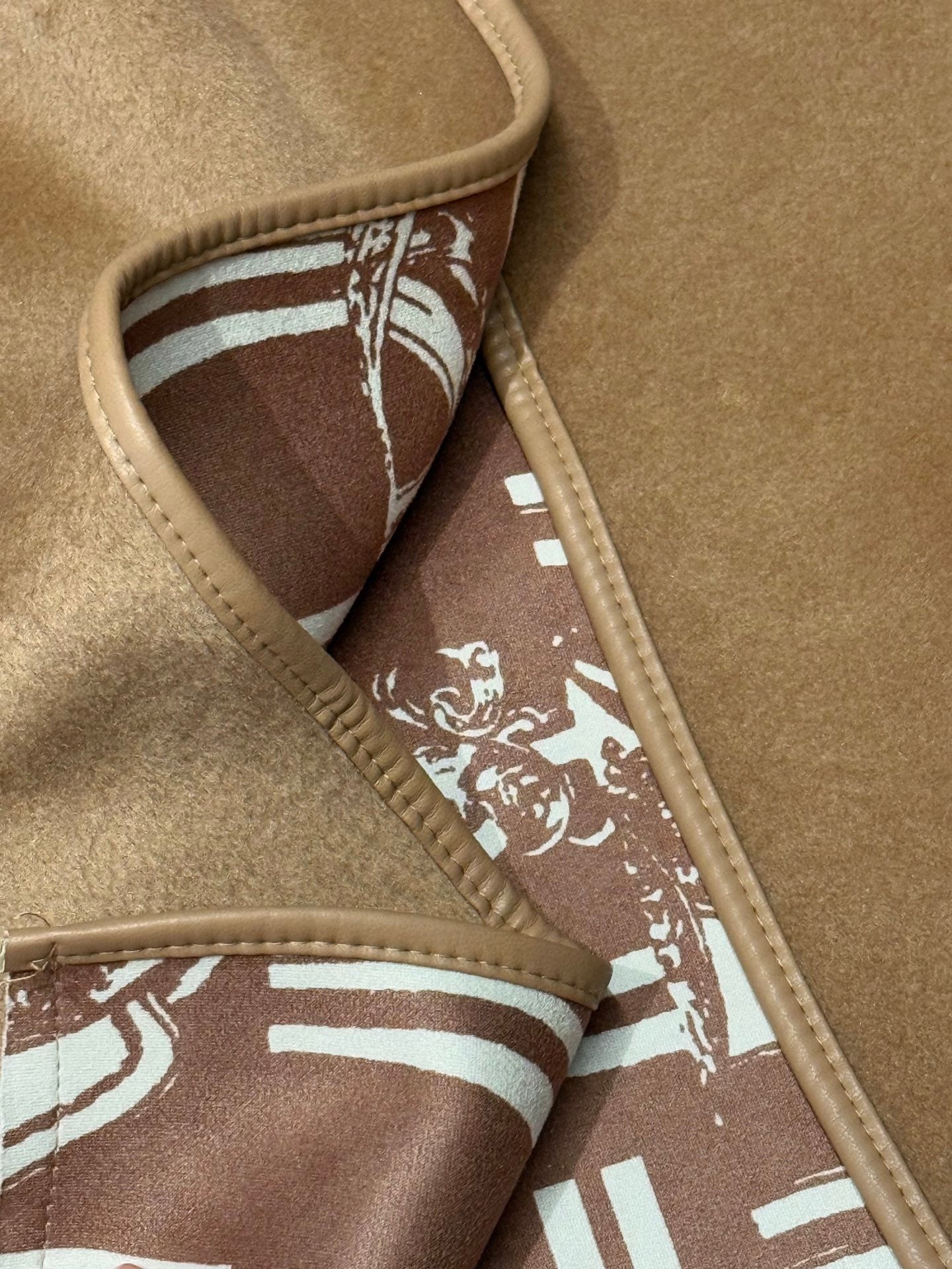 Hermès Old Money Detachable Faux Fur Sleeve Coat