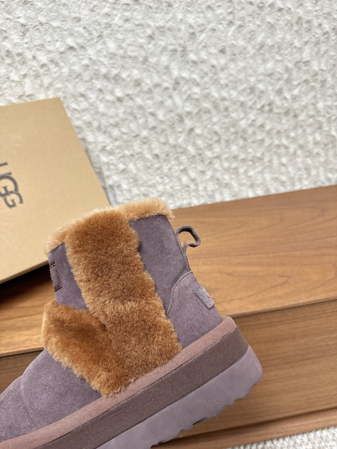 UGG Closed-Toe Fur-Lined Slippers – Autumn/Winter Collection