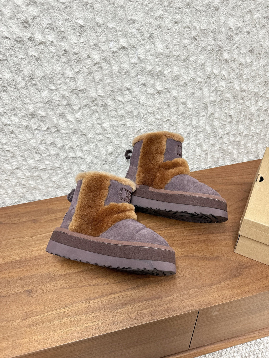 UGG Closed-Toe Fur-Lined Slippers – Autumn/Winter Collection
