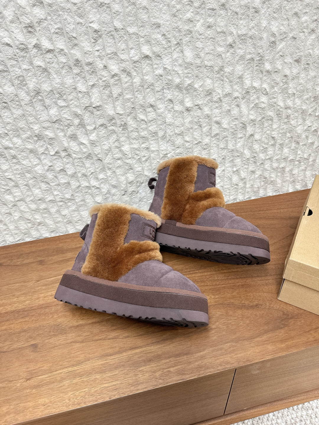 UGG Closed-Toe Fur-Lined Slippers – Autumn/Winter Collection