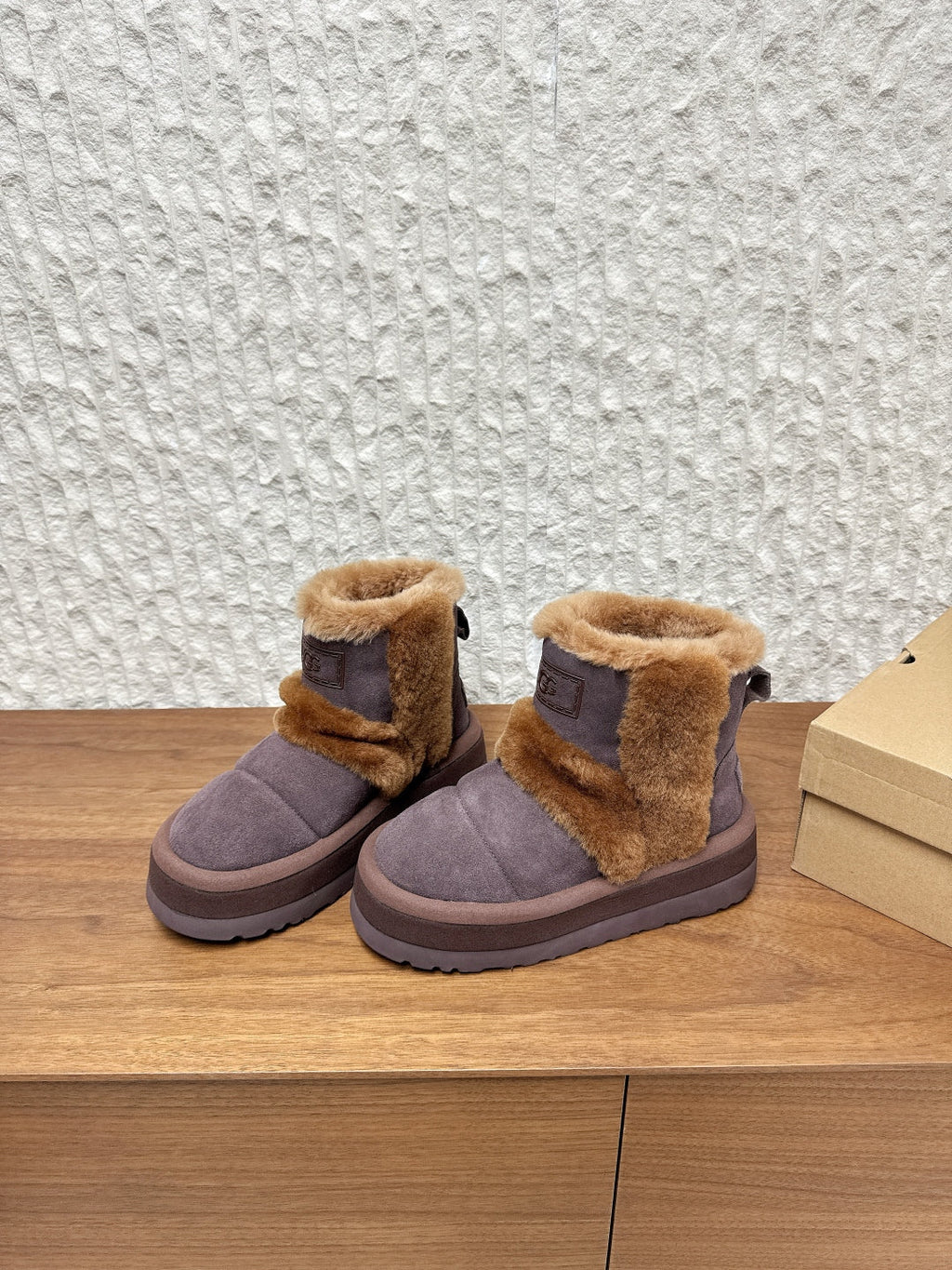 UGG Closed-Toe Fur-Lined Slippers – Autumn/Winter Collection
