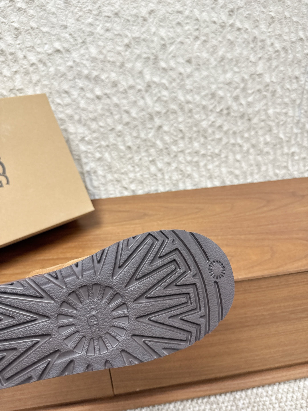 UGG Closed-Toe Fur-Lined Slippers – Autumn/Winter Collection