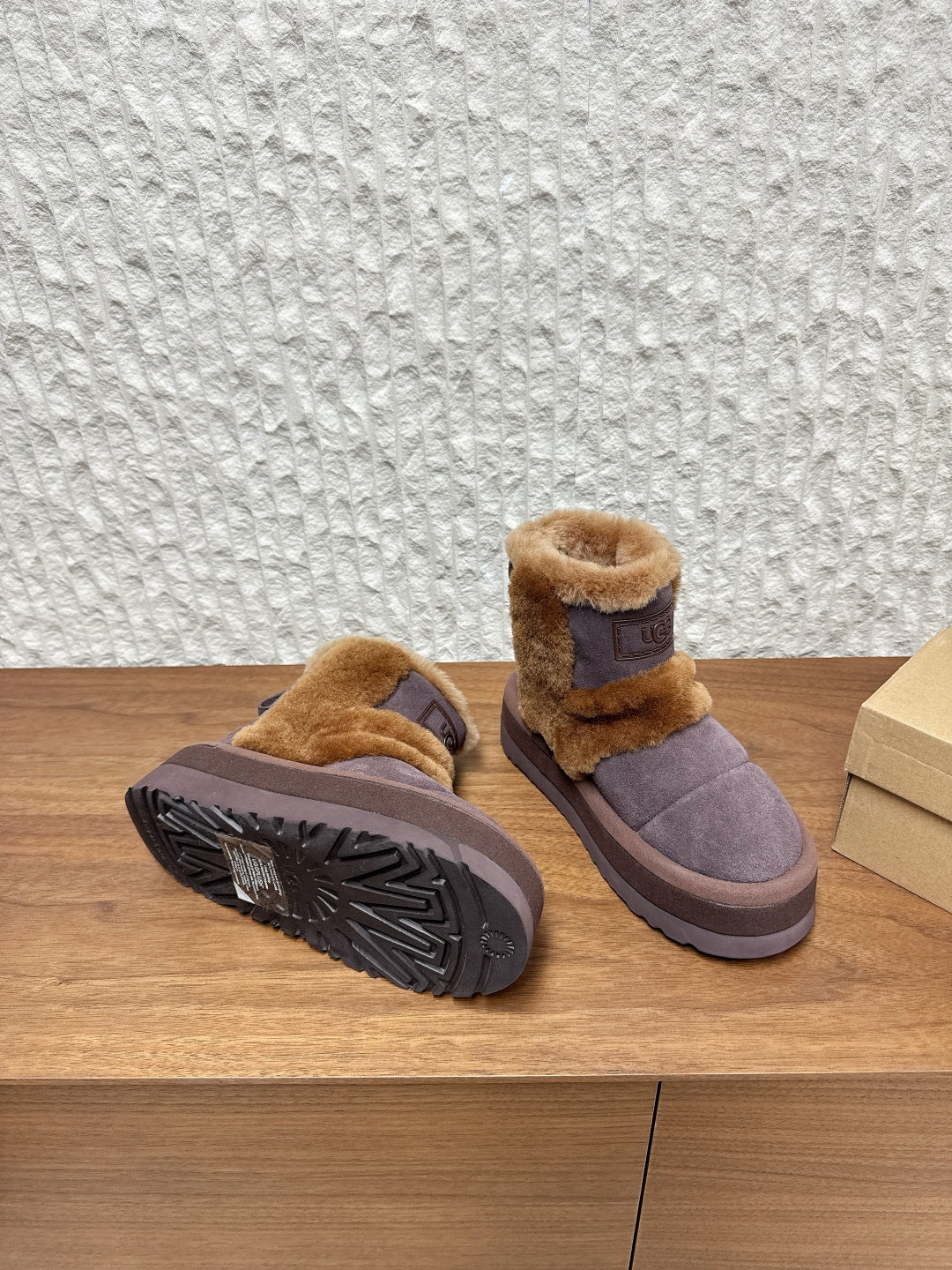 UGG Closed-Toe Fur-Lined Slippers – Autumn/Winter Collection