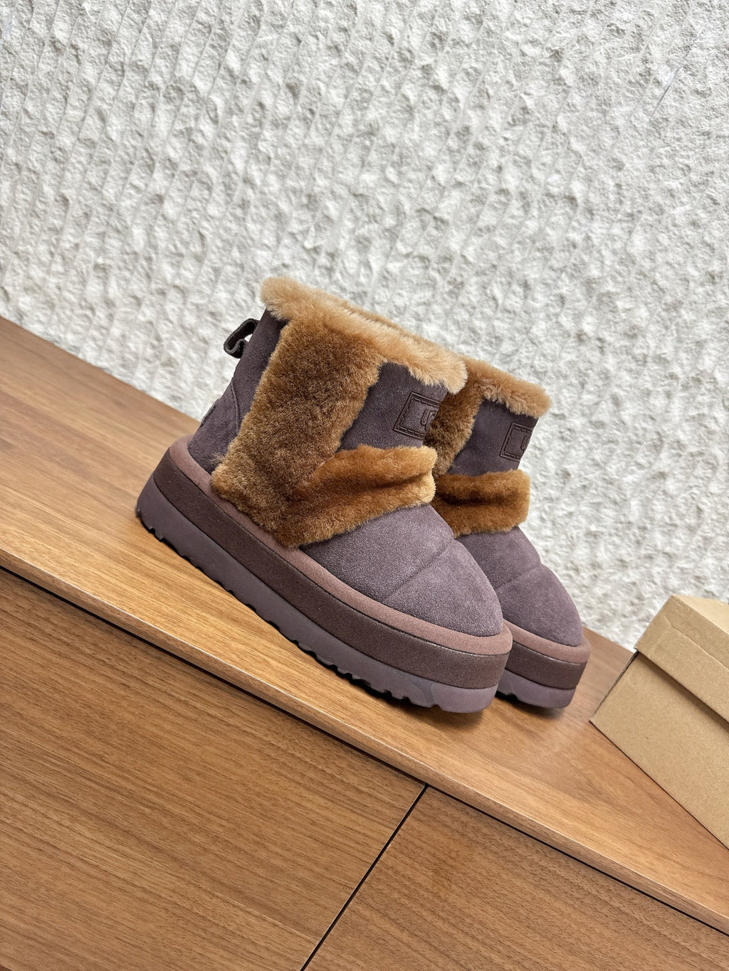 UGG Closed-Toe Fur-Lined Slippers – Autumn/Winter Collection