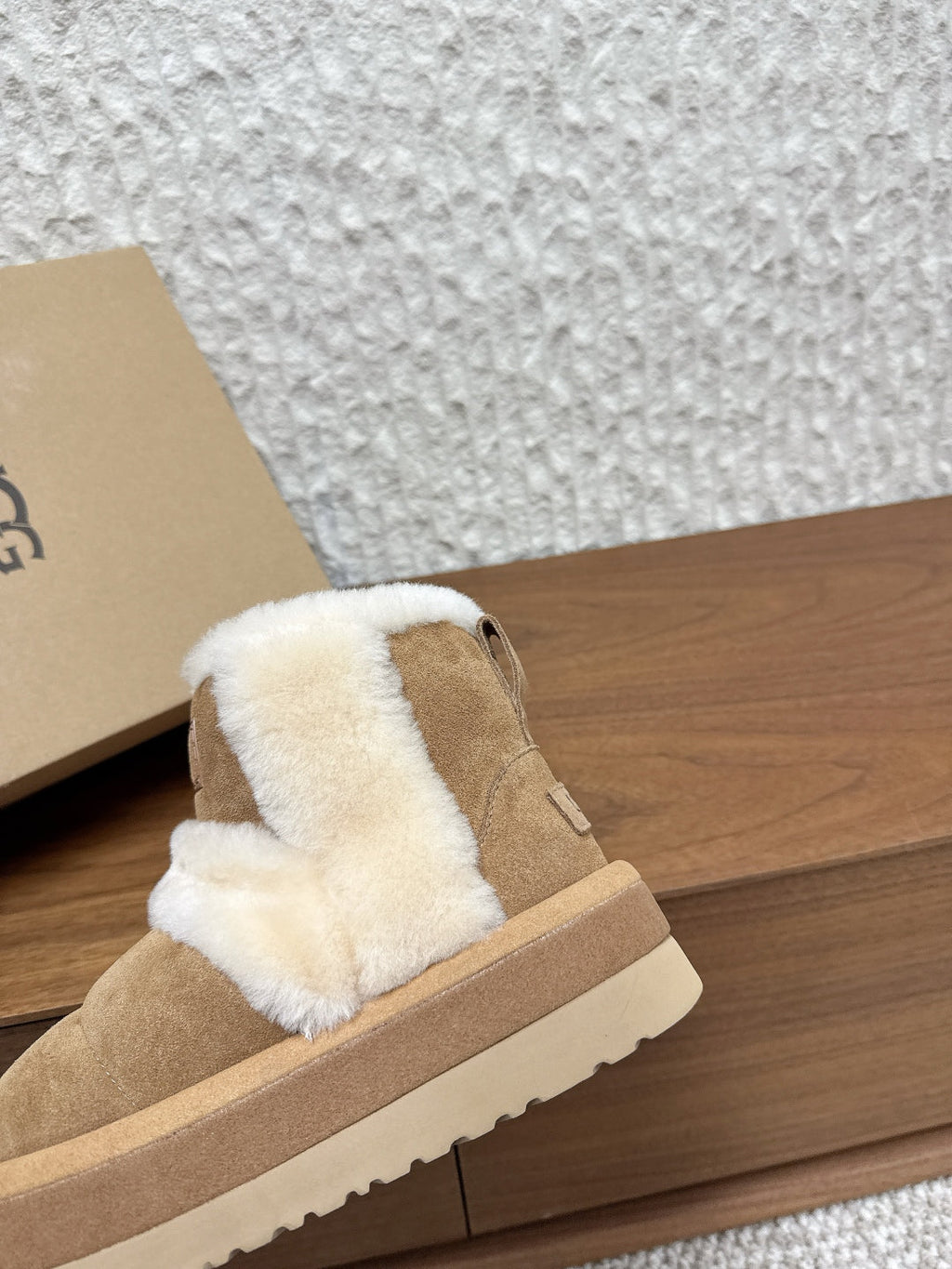 UGG Closed-Toe Fur-Lined Slippers – Autumn/Winter Collection