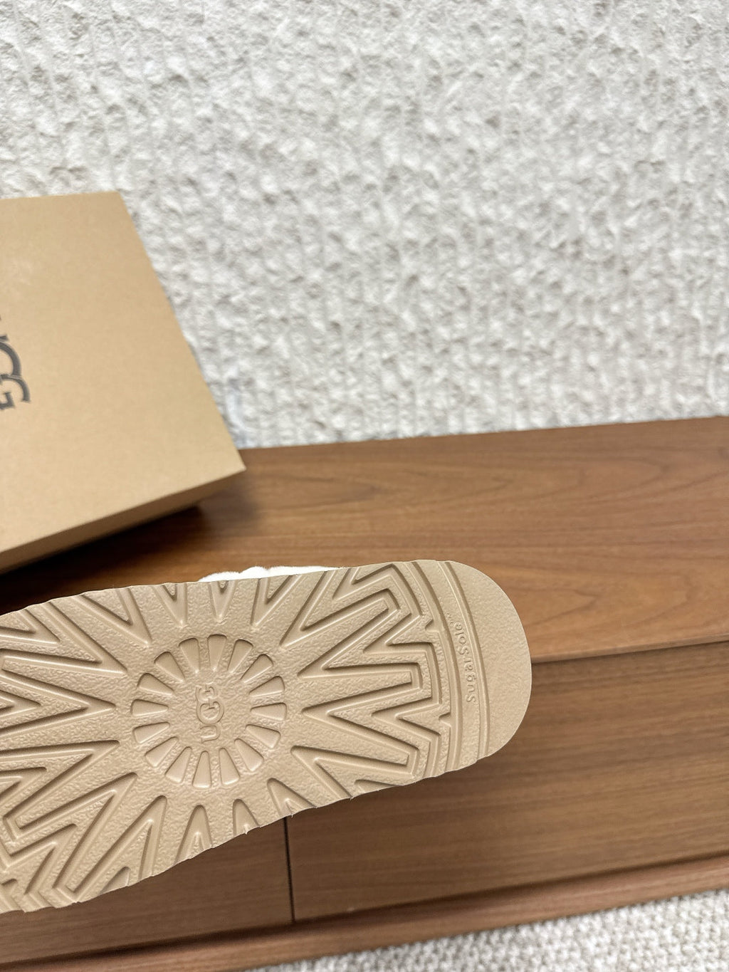 UGG Closed-Toe Fur-Lined Slippers – Autumn/Winter Collection