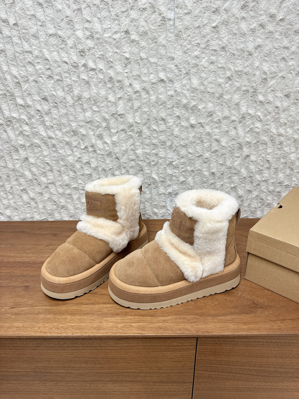 UGG Closed-Toe Fur-Lined Slippers – Autumn/Winter Collection