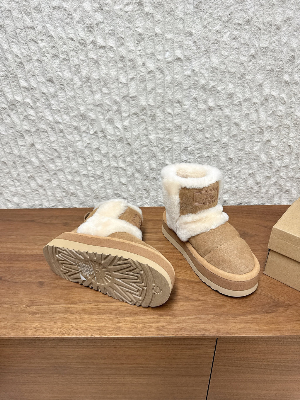 UGG Closed-Toe Fur-Lined Slippers – Autumn/Winter Collection