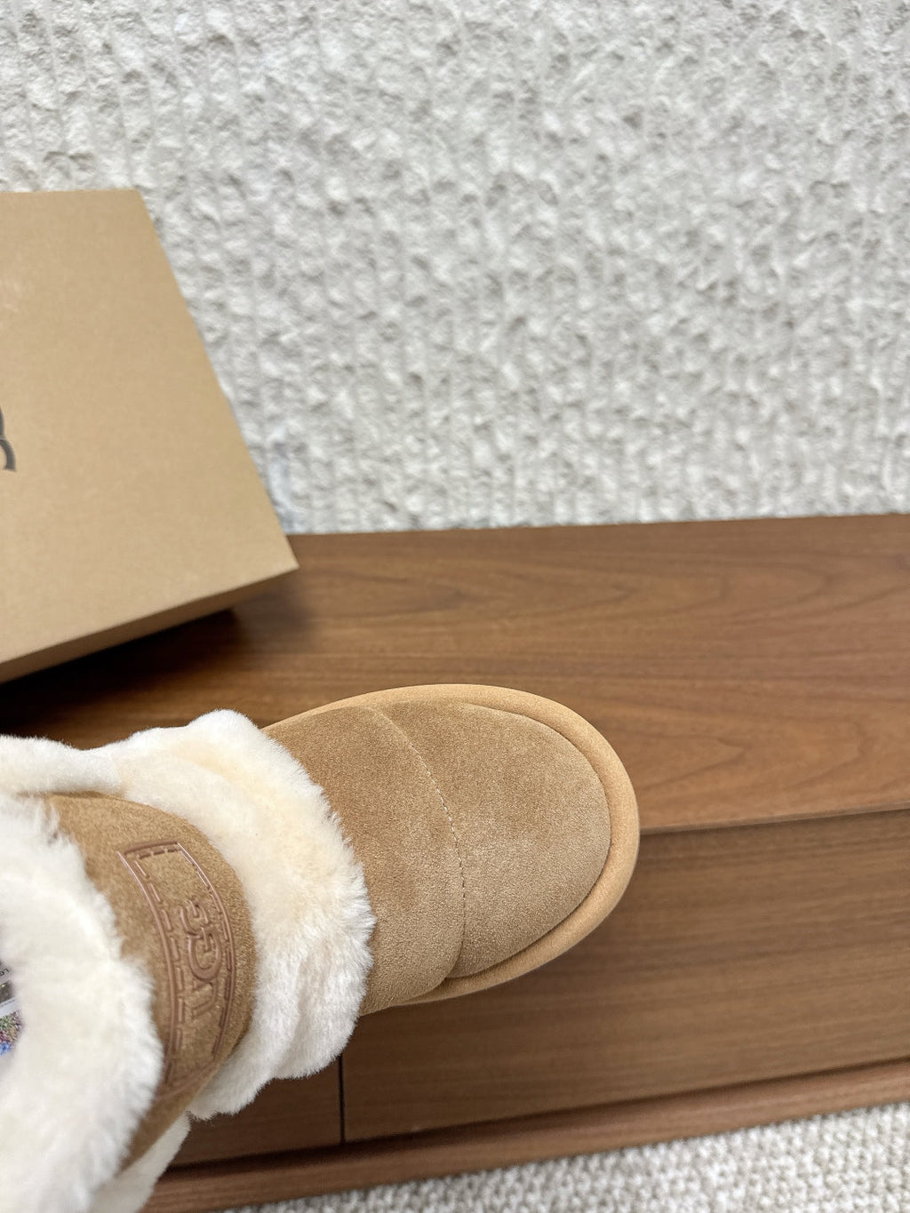 UGG Closed-Toe Fur-Lined Slippers – Autumn/Winter Collection