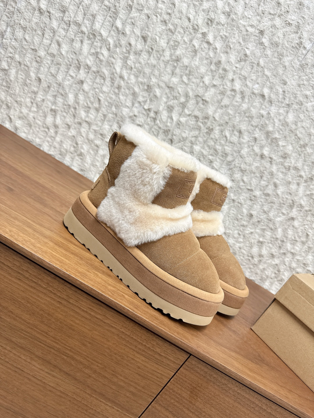 UGG Closed-Toe Fur-Lined Slippers – Autumn/Winter Collection