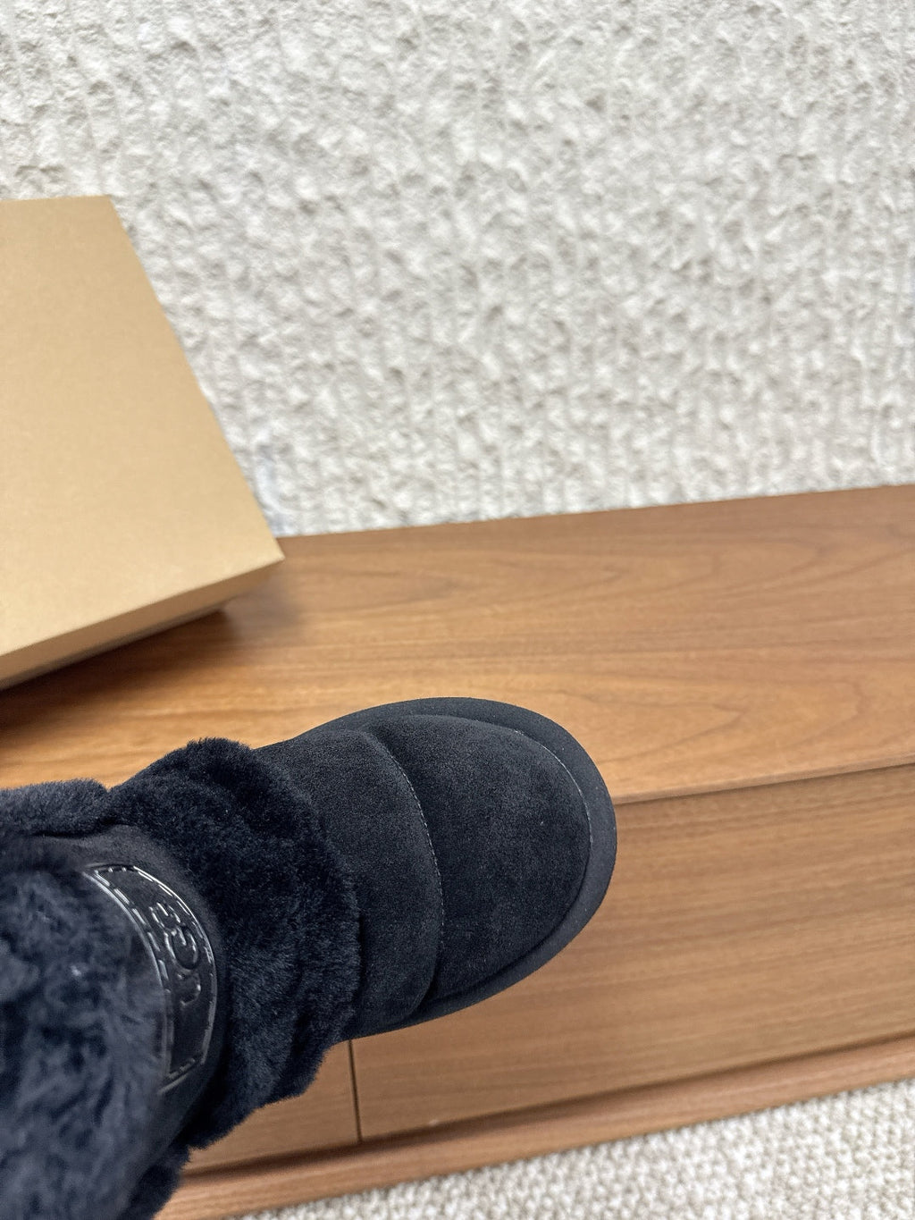 UGG Closed-Toe Fur-Lined Slippers – Autumn/Winter Collection
