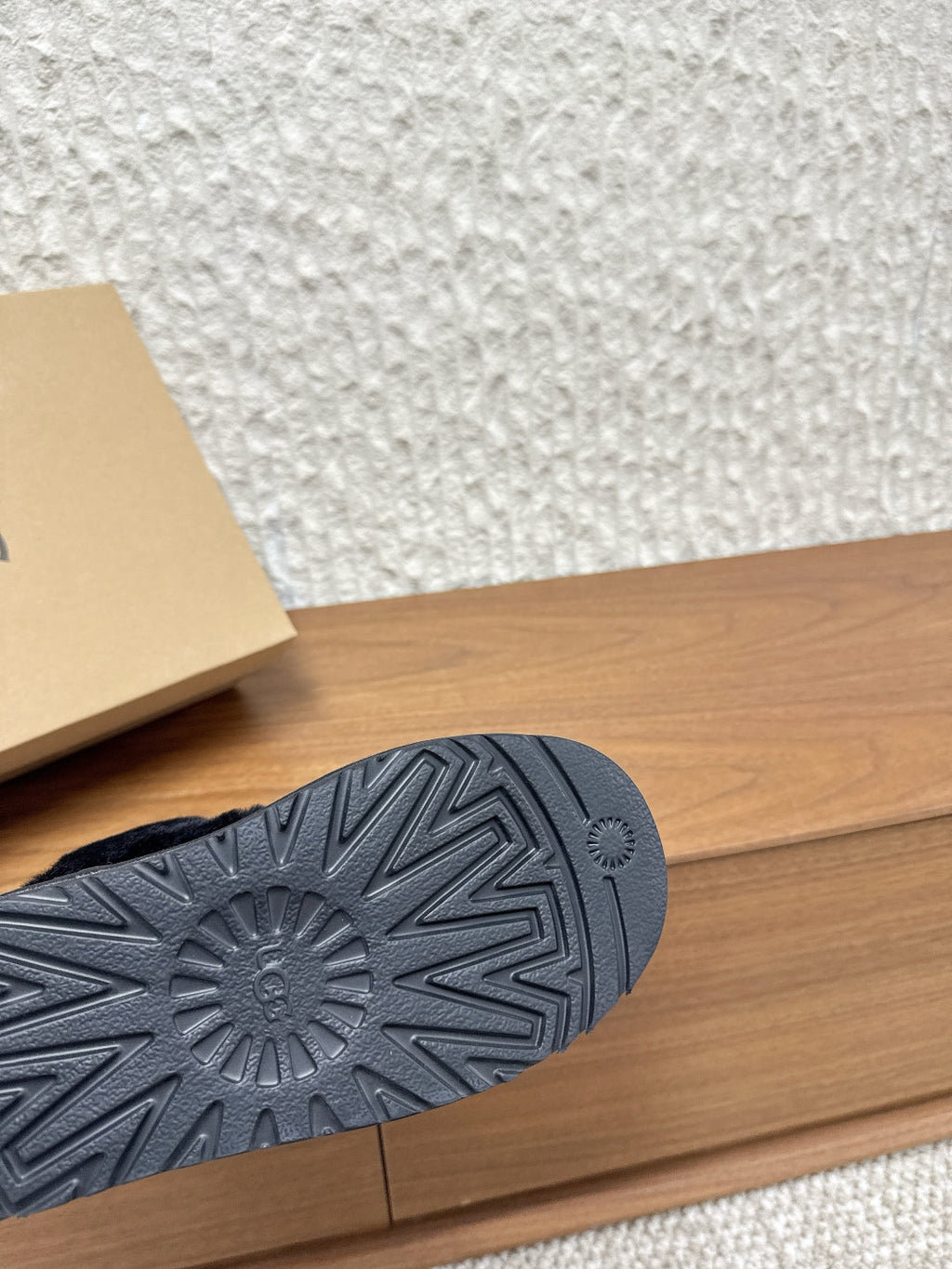 UGG Closed-Toe Fur-Lined Slippers – Autumn/Winter Collection