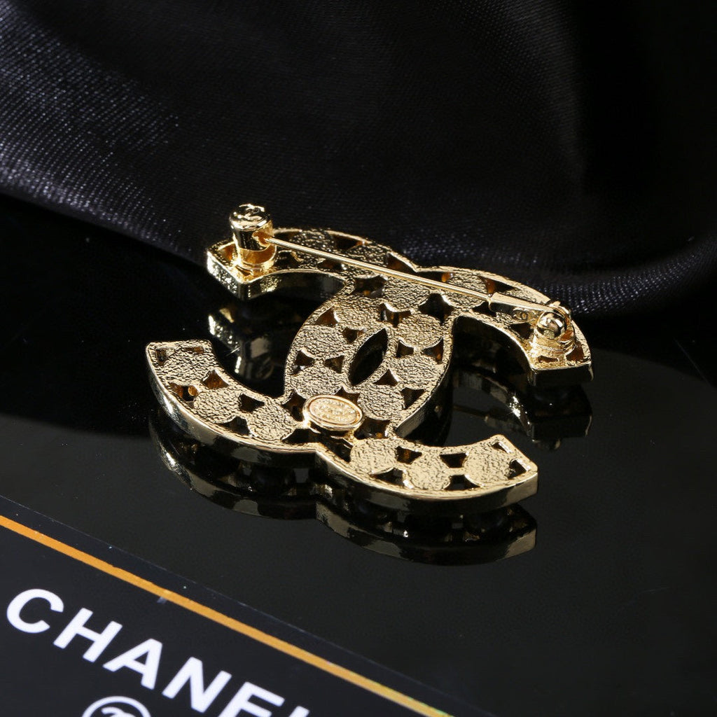 Chanel Heart Diamond Pearl Double C Brooch – Autumn/Winter Collection