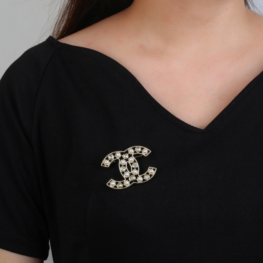 Chanel Heart Diamond Pearl Double C Brooch – Autumn/Winter Collection