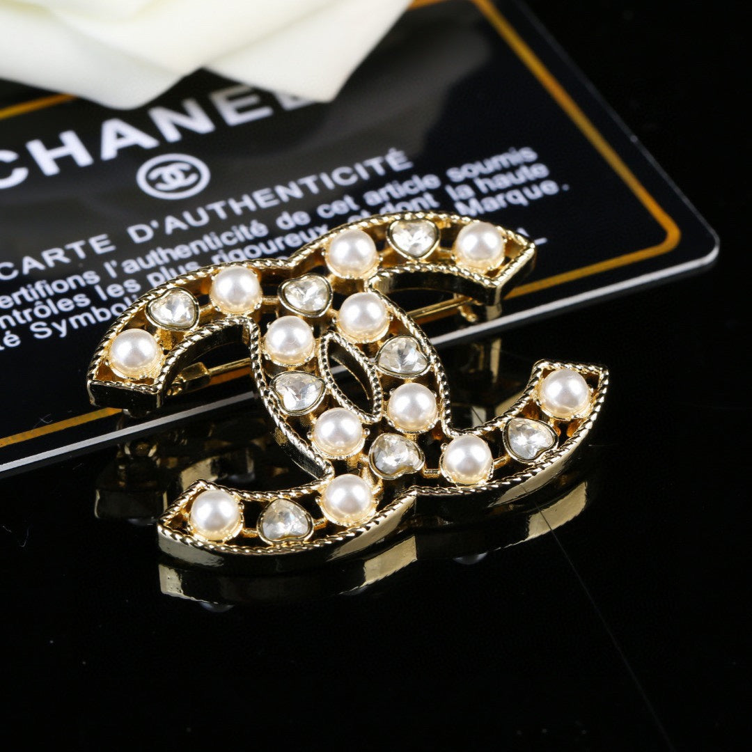 Chanel Heart Diamond Pearl Double C Brooch – Autumn/Winter Collection