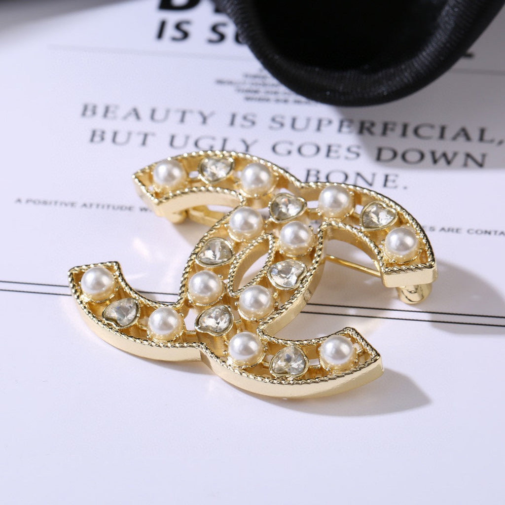 Chanel Heart Diamond Pearl Double C Brooch – Autumn/Winter Collection