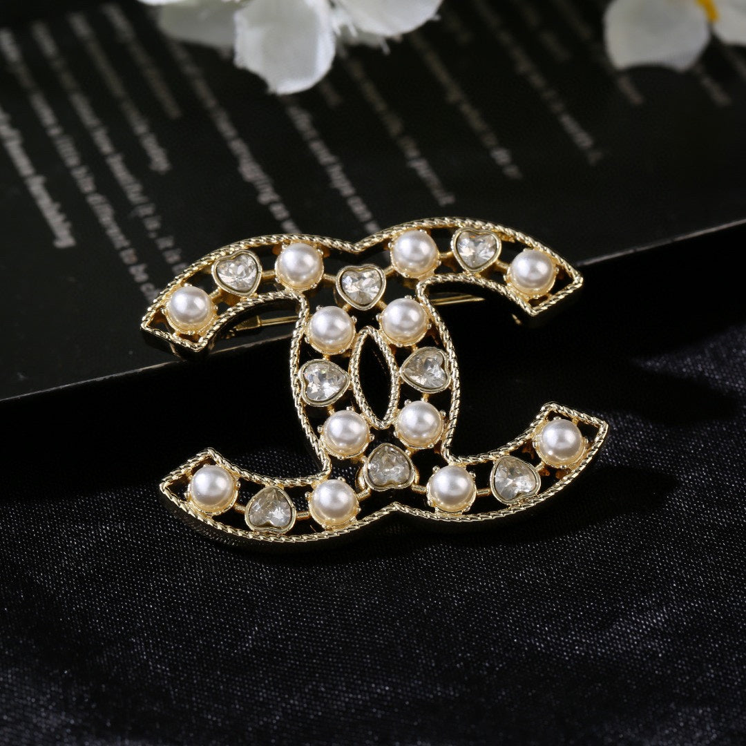 Chanel Heart Diamond Pearl Double C Brooch – Autumn/Winter Collection