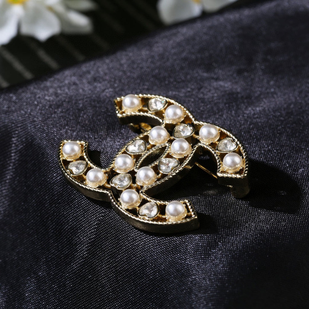 Chanel Heart Diamond Pearl Double C Brooch – Autumn/Winter Collection
