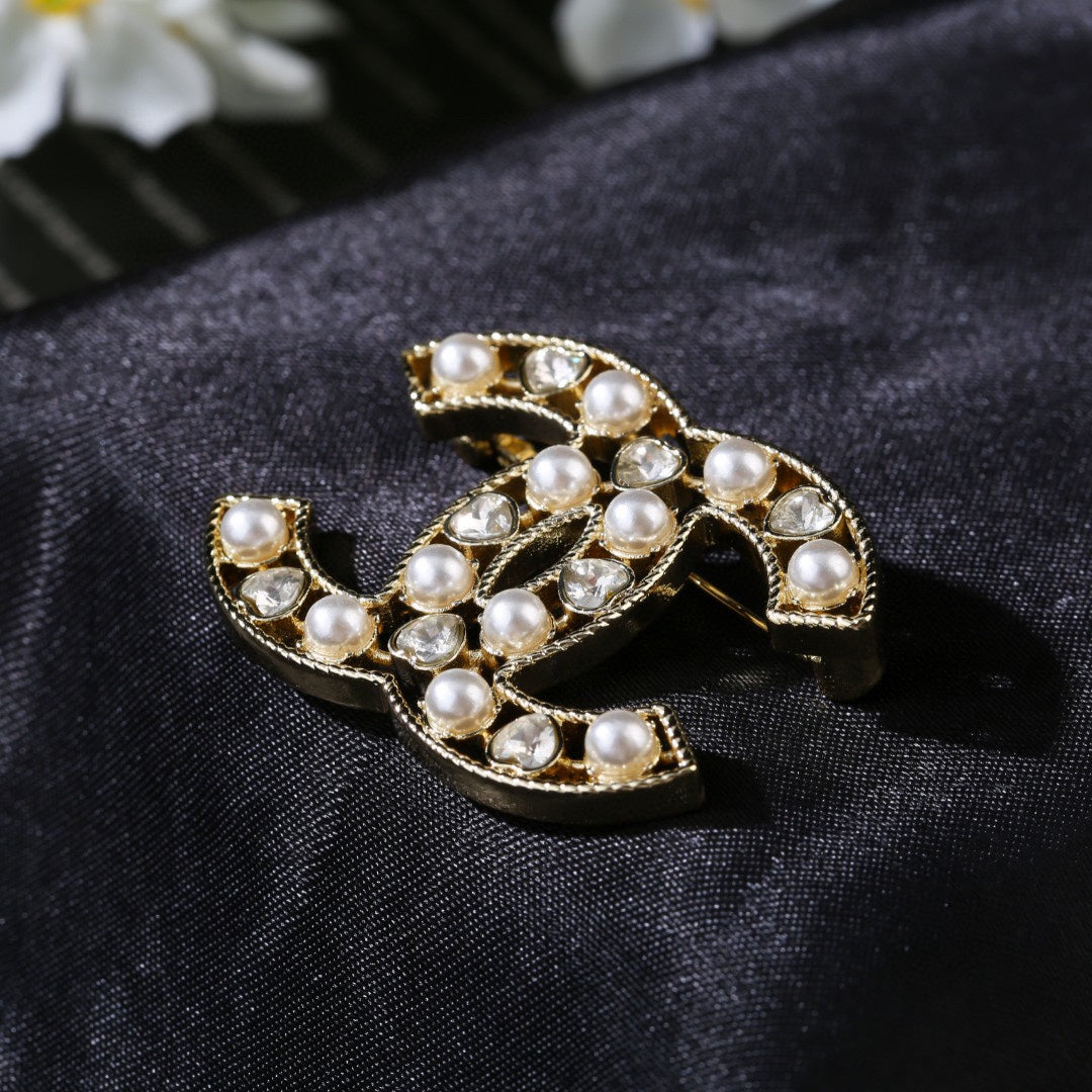 Chanel Heart Diamond Pearl Double C Brooch – Autumn/Winter Collection