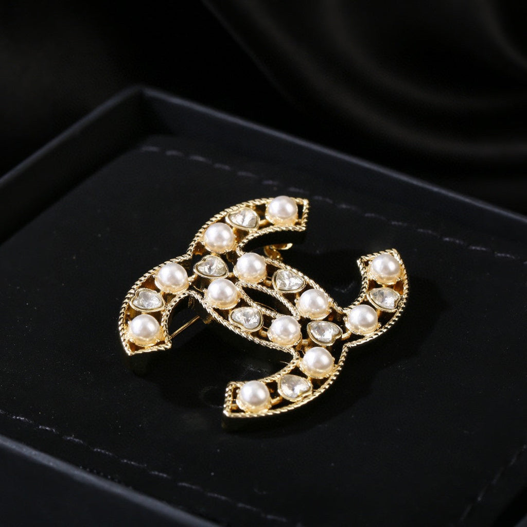 Chanel Heart Diamond Pearl Double C Brooch – Autumn/Winter Collection