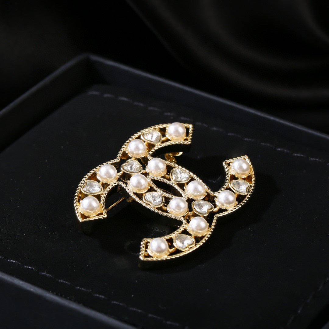Chanel Heart Diamond Pearl Double C Brooch – Autumn/Winter Collection