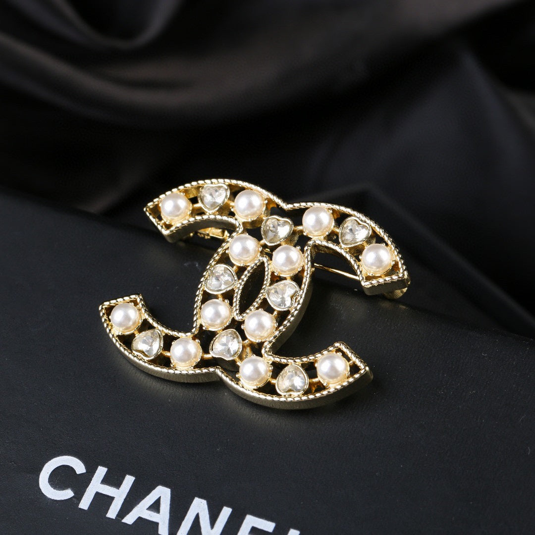 Chanel Heart Diamond Pearl Double C Brooch – Autumn/Winter Collection