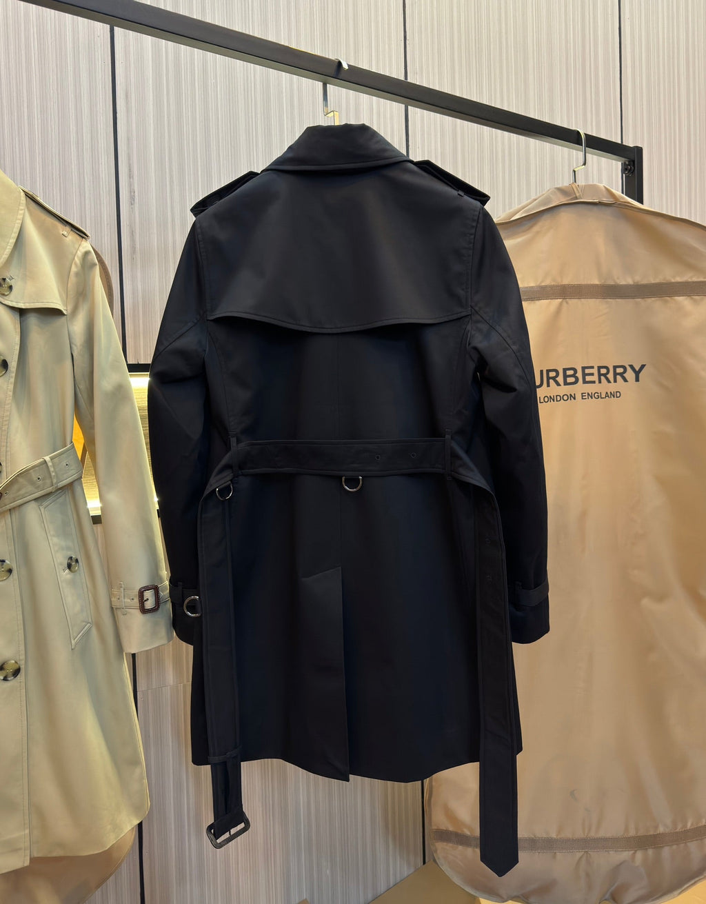 Burberry Kensington Heritage Short Trench Coat