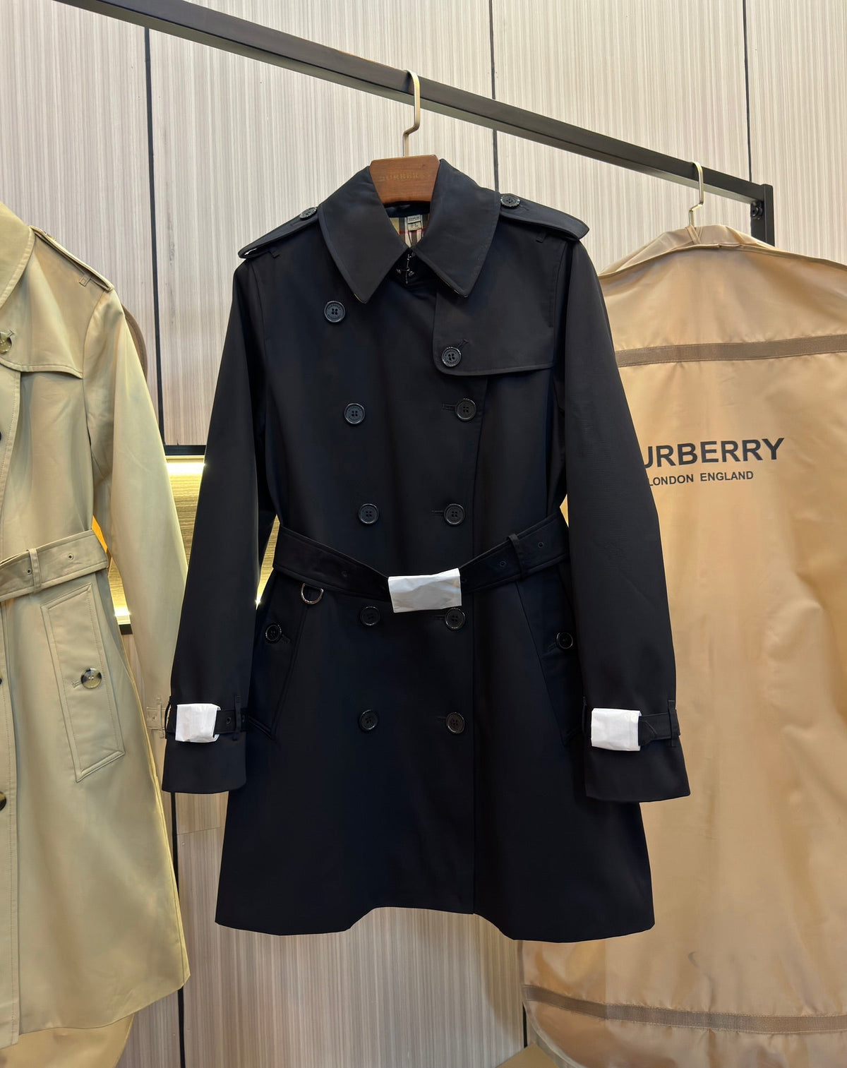 Burberry Kensington Heritage Short Trench Coat