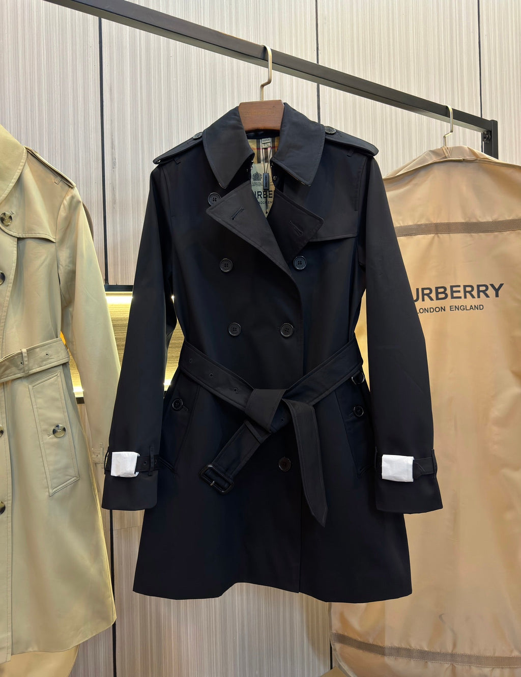 Burberry Kensington Heritage Short Trench Coat