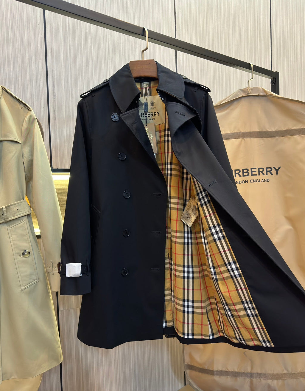 Burberry Kensington Heritage Short Trench Coat