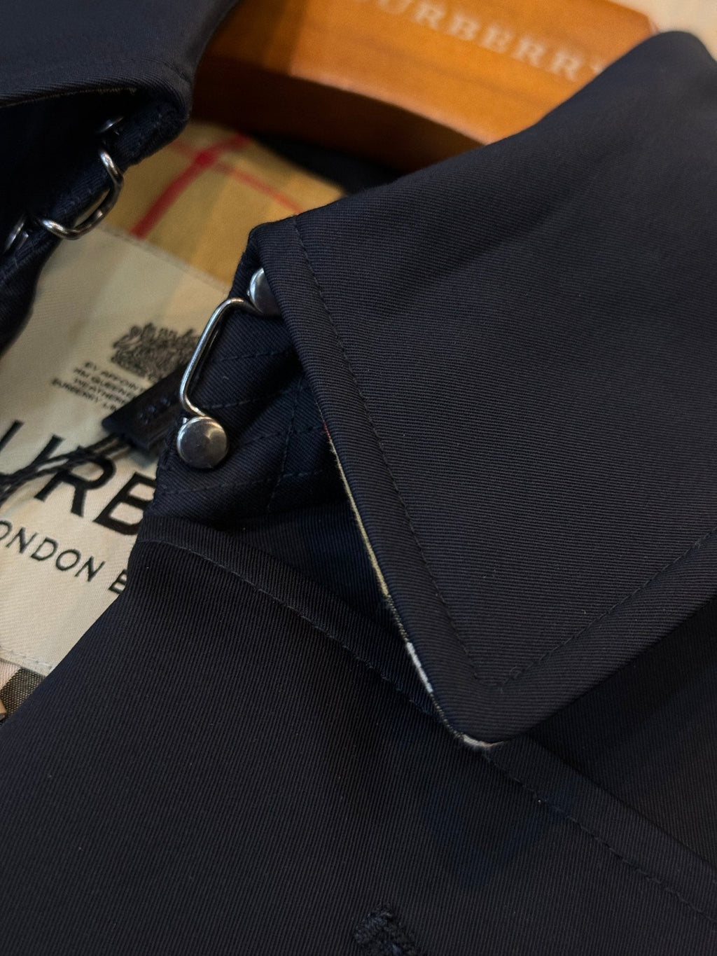 Burberry Kensington Heritage Short Trench Coat