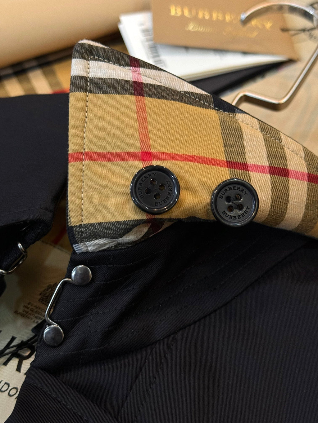 Burberry Kensington Heritage Short Trench Coat
