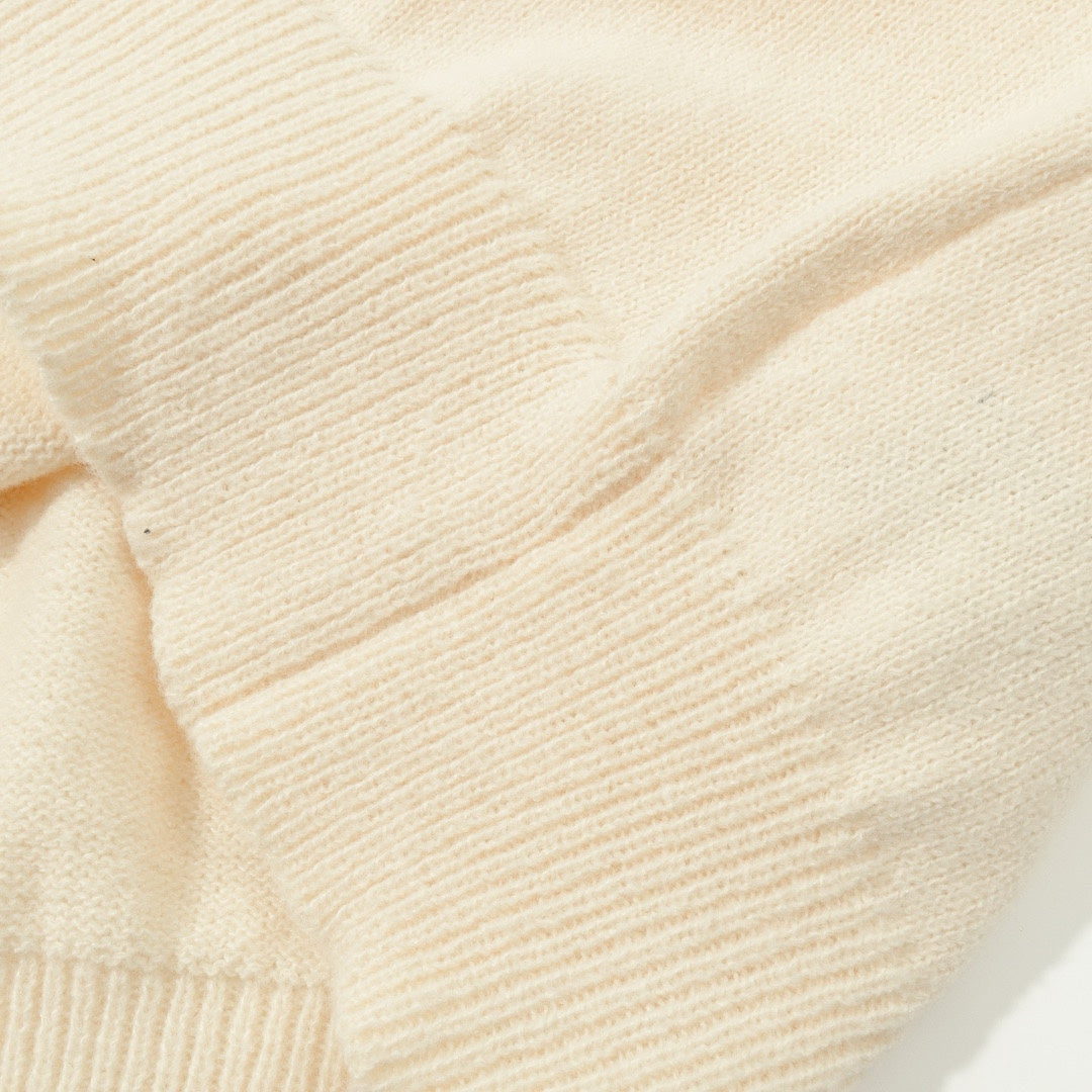 AMI Paris Holiday Limited Gold Heart Jacquard Cardigan – 24FW