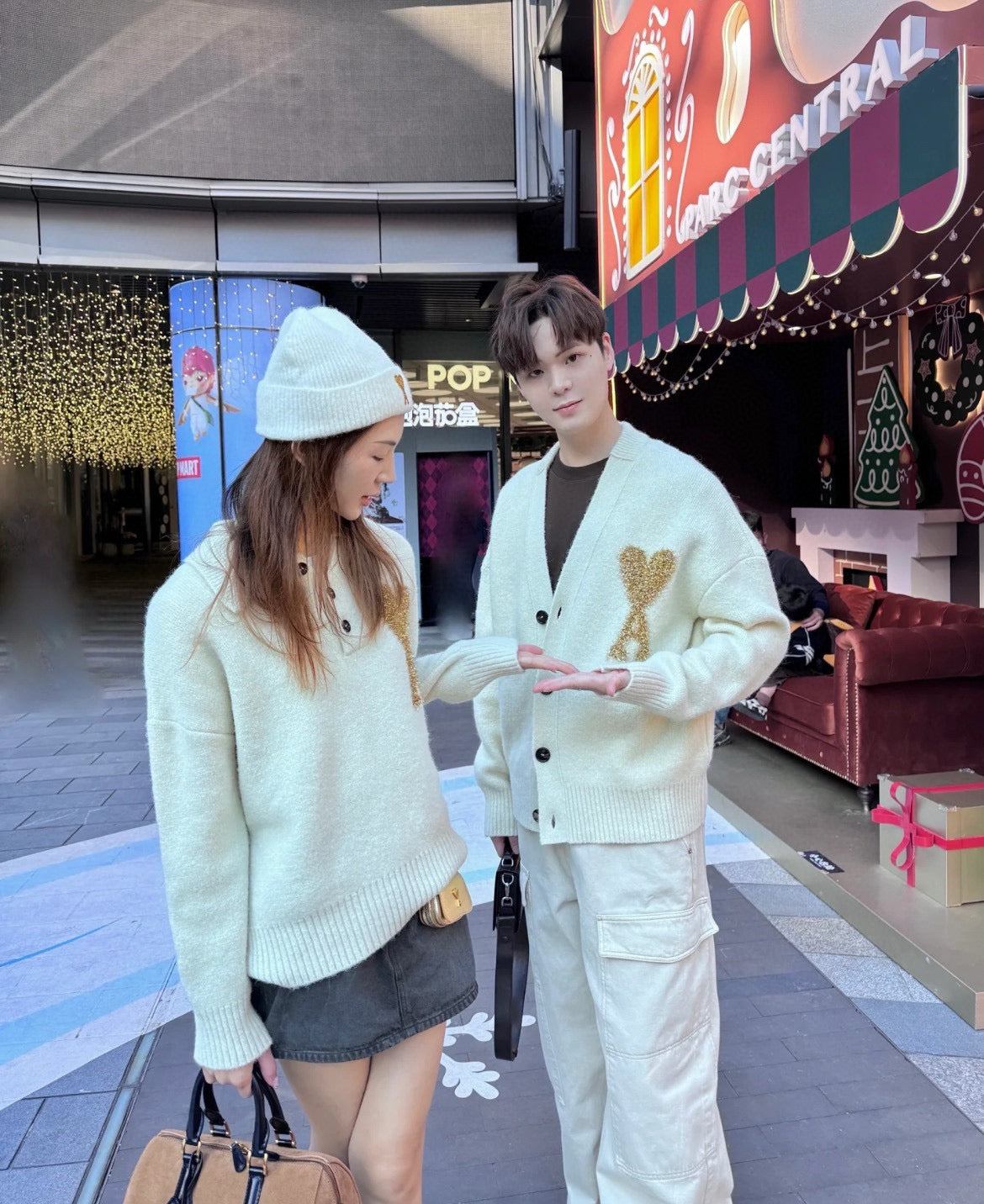AMI Paris Holiday Limited Gold Heart Jacquard Cardigan – 24FW