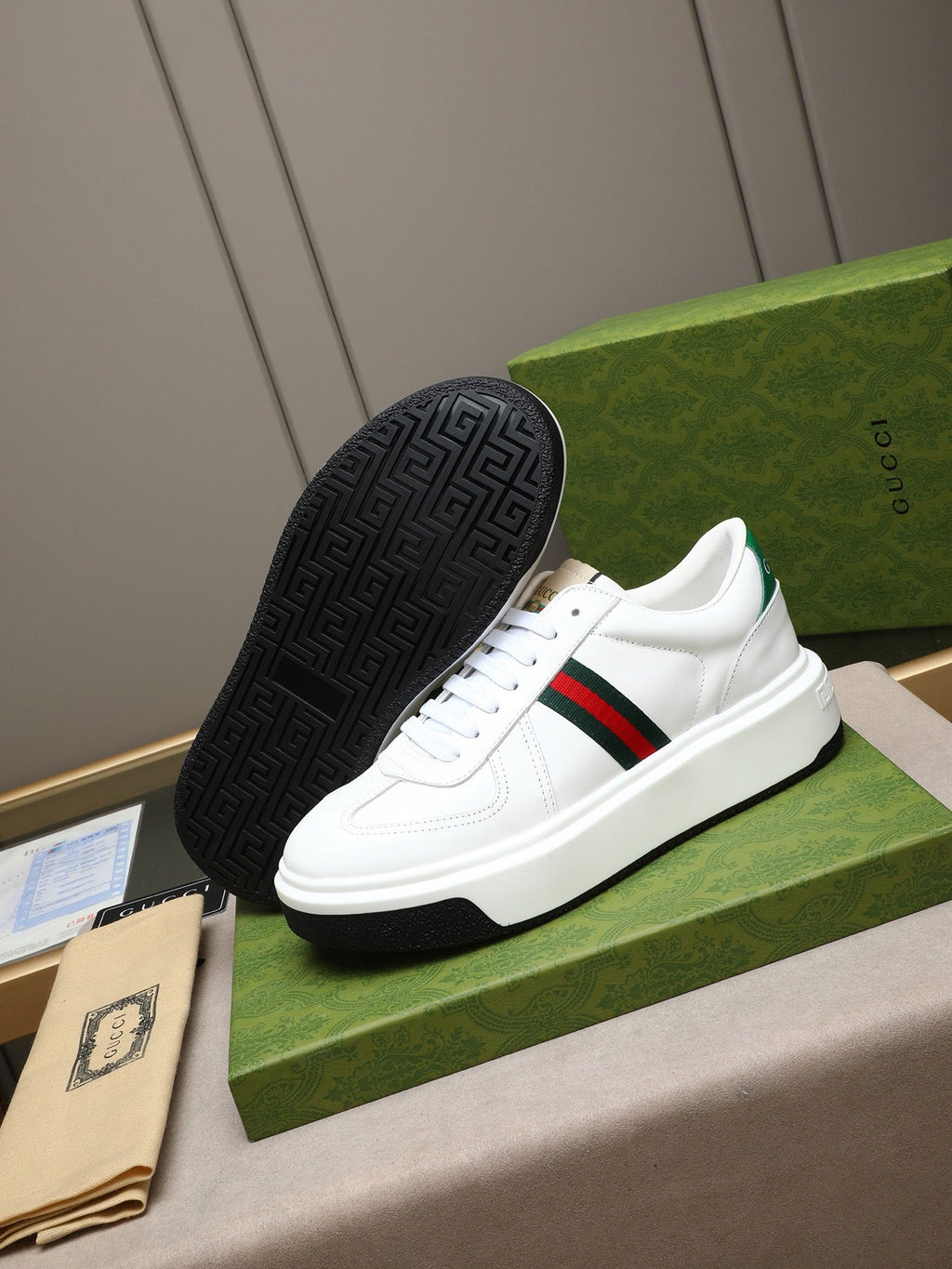 Gucci Men's Calfskin Fashion Loafers