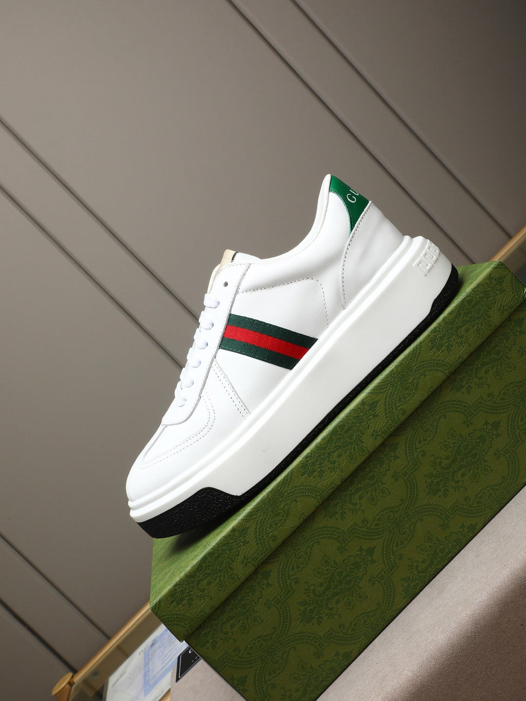 Gucci Men's Calfskin Fashion Loafers