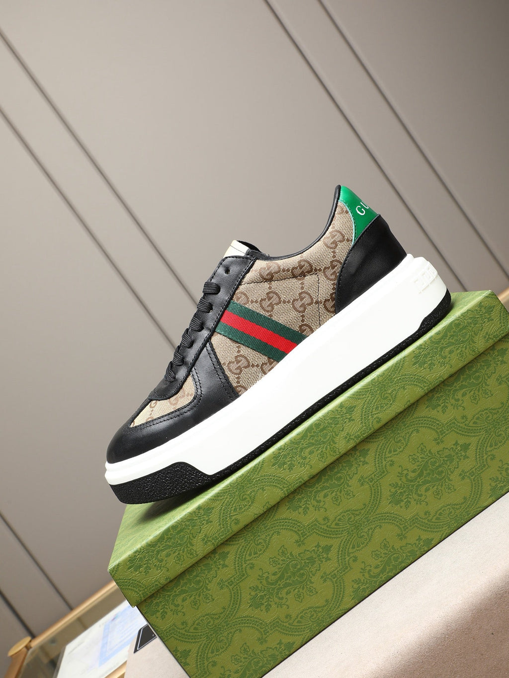 Gucci Men's Calfskin Fashion Loafers